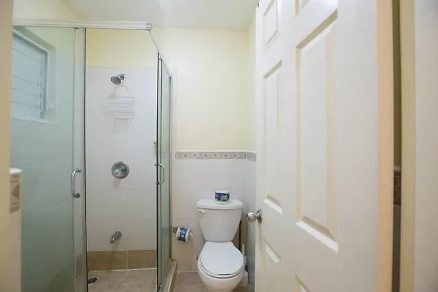 New Kingston Apartments At Kensington 0*,  자메이카